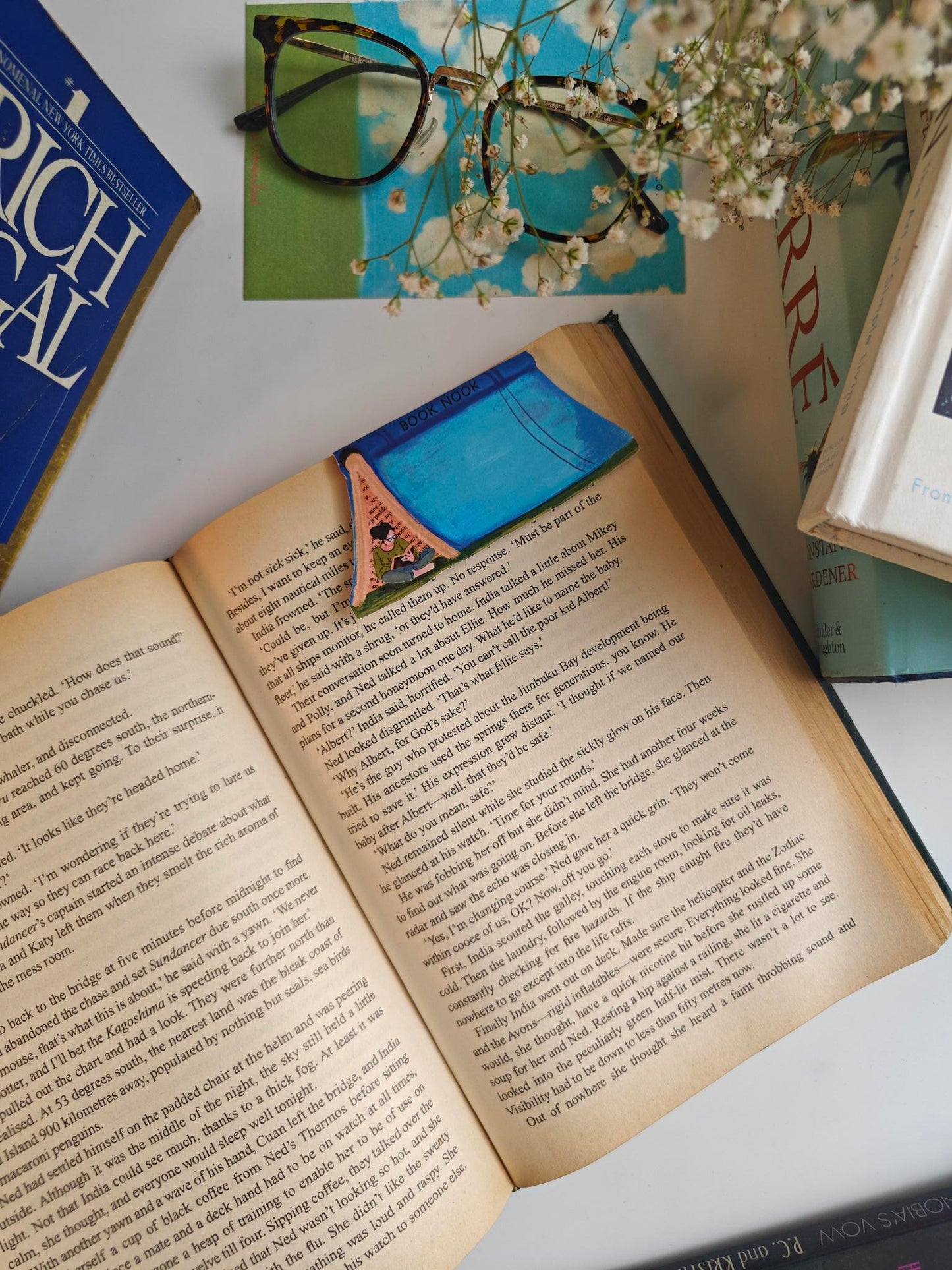 Magnetic Bookmark | Book Nook